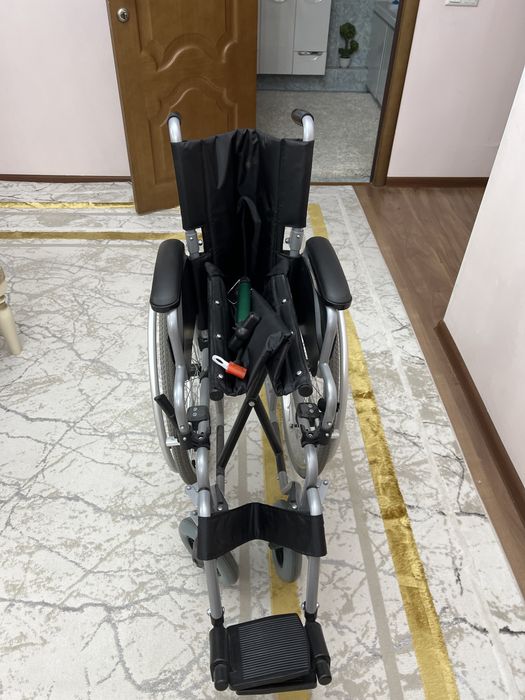 Продаю инвалидную коляску