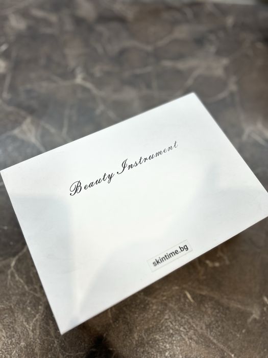 Уред за лице с LED терапия