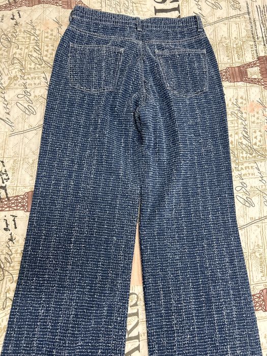 Чисто нови дънки със етикет