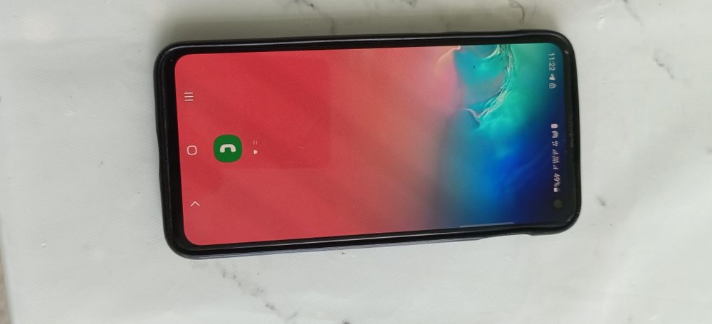 Samsung s 10e продается.