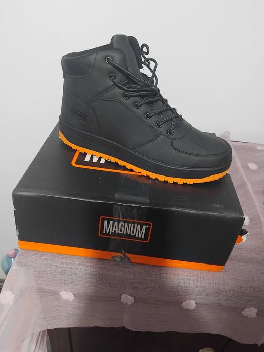 Vand ghete barbati masura 43 noi cu eticheta si ambalaj