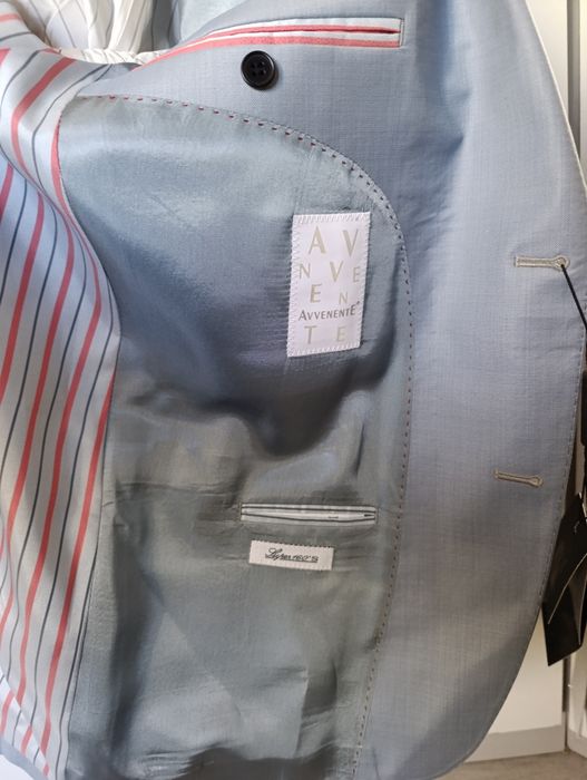 Продам костюм новый