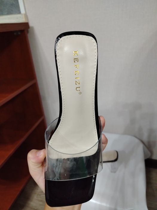 Продам новые босоножки
