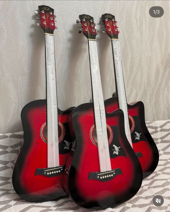 Гитара, домбыра, чехлы и қамшы