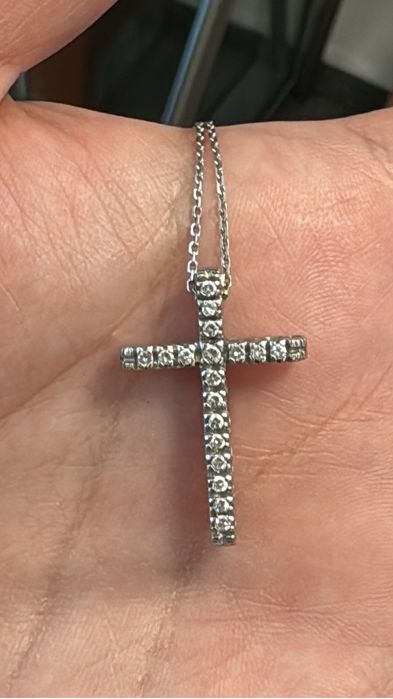 Cruce aur 18k cu diamante 0,3