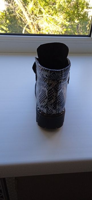 Продам осенние ботинки 37 размер, размер соответствует