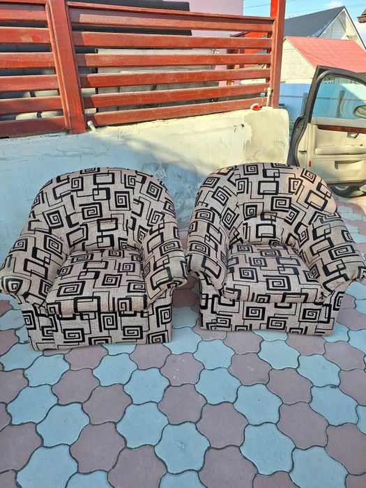 Vând 2 Fotolii si noptieră Tv