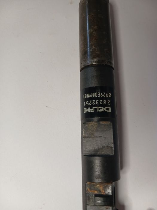 Injectoare Delphi cod 28232251. Compatibil cu diverse modele Renault, Dacia, Nissan și Suzuki echipate cu motoare 1.5 dCi/K9K.