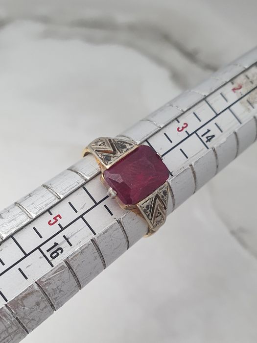 Inel din aur de 18K cu diamante naturale țintuite în argint și granat
