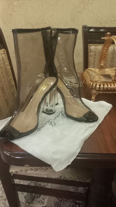 Продаётся босоножки