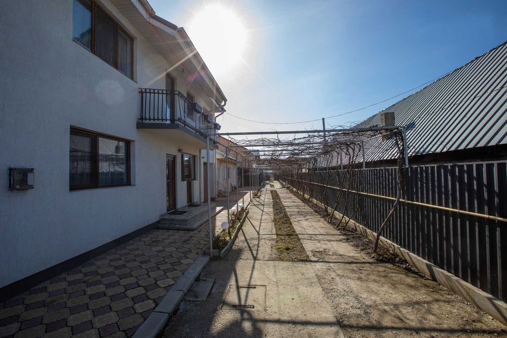 Vând casă P+1 situată în cartier Șerbănești, Municipiul  Bacau