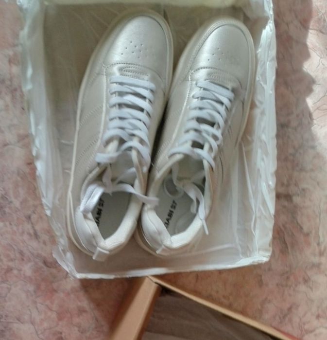 Кроссовки с Европы 40 размер