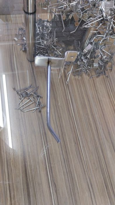 Продам крючкий витринный