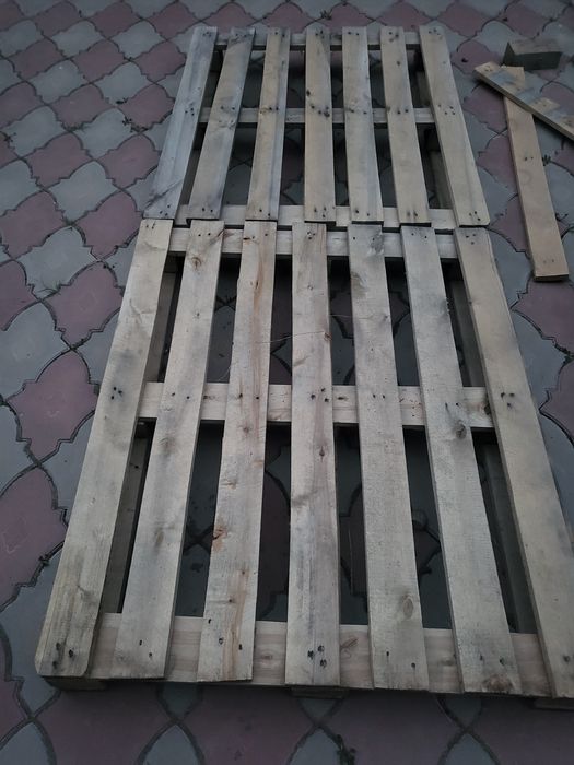 Продам деревянные палеты.