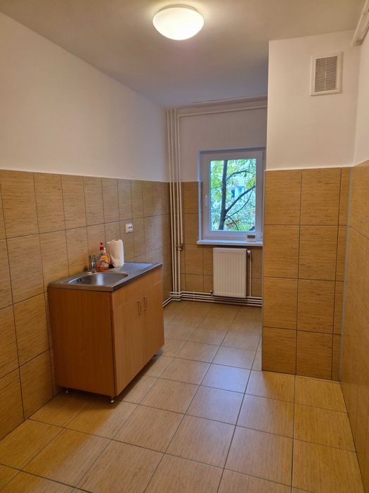 INCHIRIERE apartament 2 camere, situat pe strada Zizinului nr. 19, intersectia cu Toamnei,  nemobilat