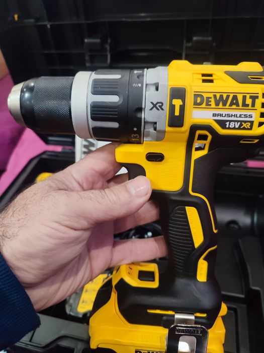 DeWALT DCD796 + Зарядно - 2025г.