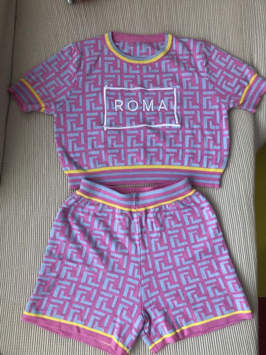 Set de vanzare , tricou+pantaloni