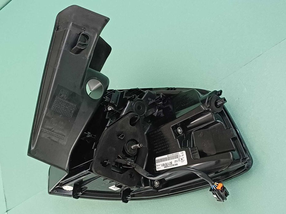 стоп ляв външен Peugeot 5008 модел 2020-2025 г. #1016V