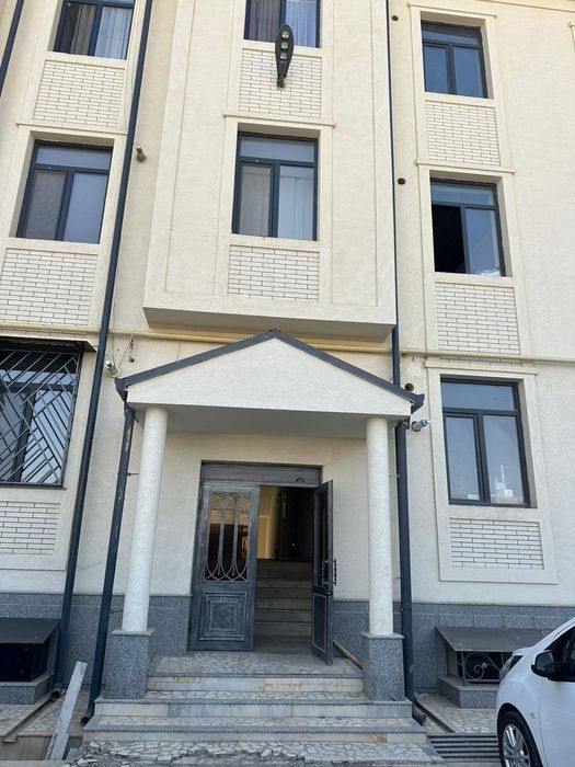 5 xonali kvartira sotiladi