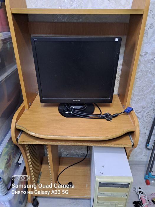 Продаю компьютерный стол