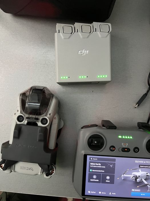 Drona dji mini 4 pro fly more combo