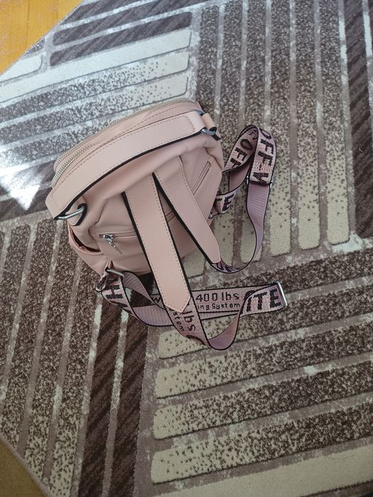 Дамска раница  страхотна