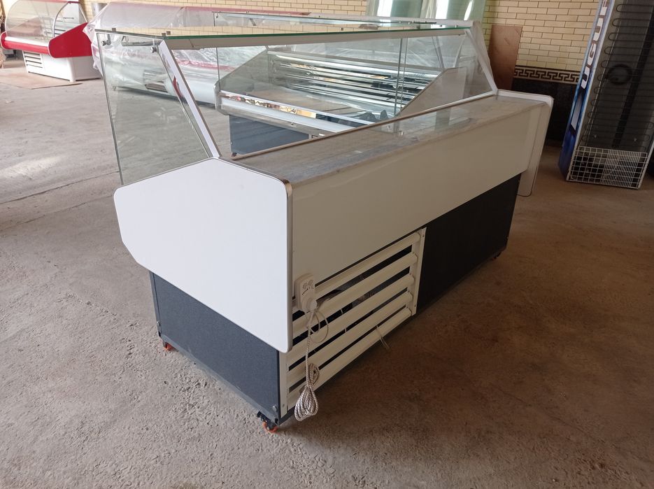 Витрина холодильник