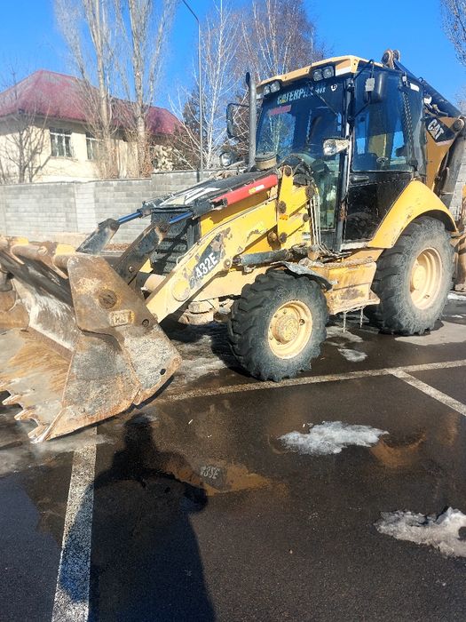 Экскаватор-погрузчик 3 в 1