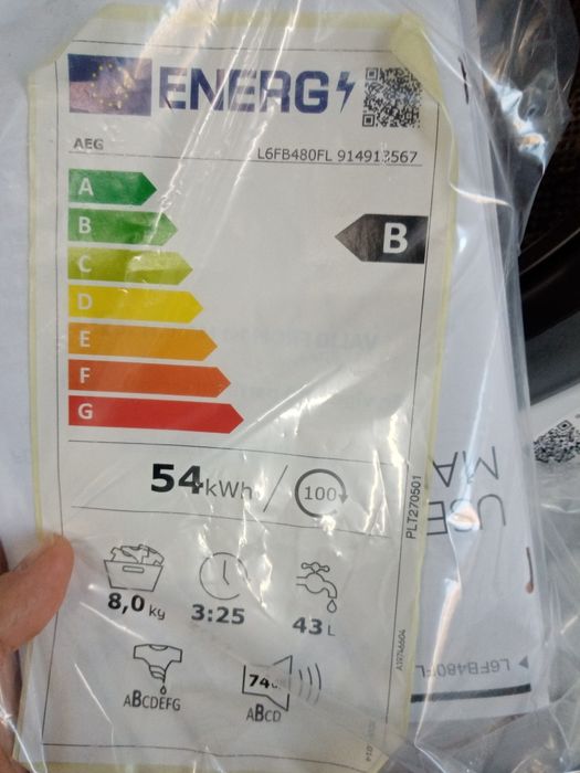 Mașina de spălat rufe Aeg seria 6000 nouă