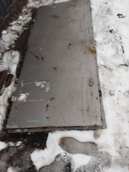 Железный дверь в хорошем состоянии