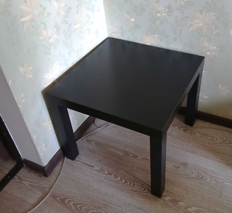 столик IKEA (55х55 см)
