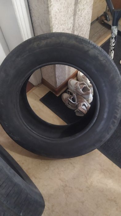 Продам шины 235/65/17