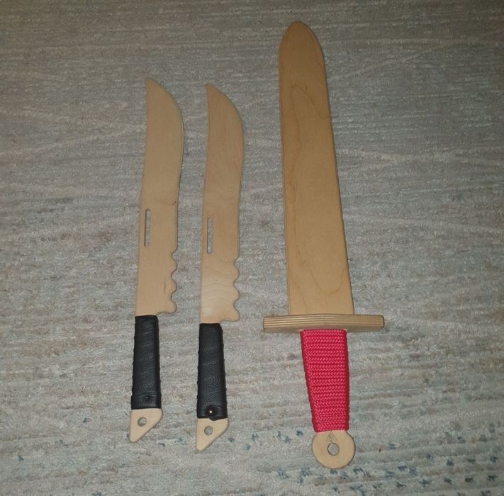 Игрушечное деревянное оружие