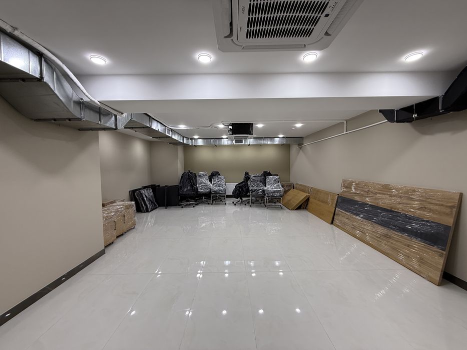 Продается офисная мебель мебель 7 комплетков и переговорный стол