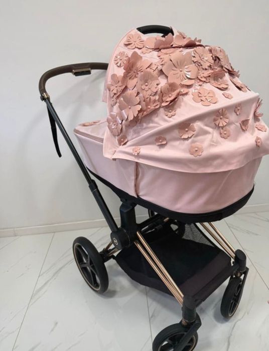 Коляска Cybex Simply Flowers.