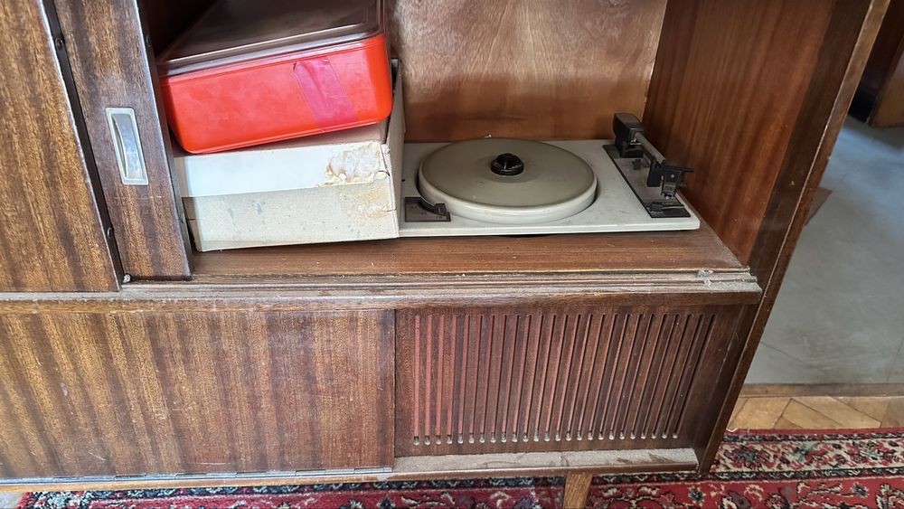 Ретро музикален шкаф “ Мелодия”