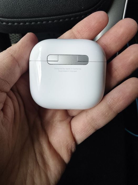 Продам Apple Airpods 4 в новом состоянии, мало использованный фулл ком