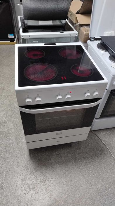 Готварска печка с керамичен плот Electrolux-Електролукс 74 л 60 см