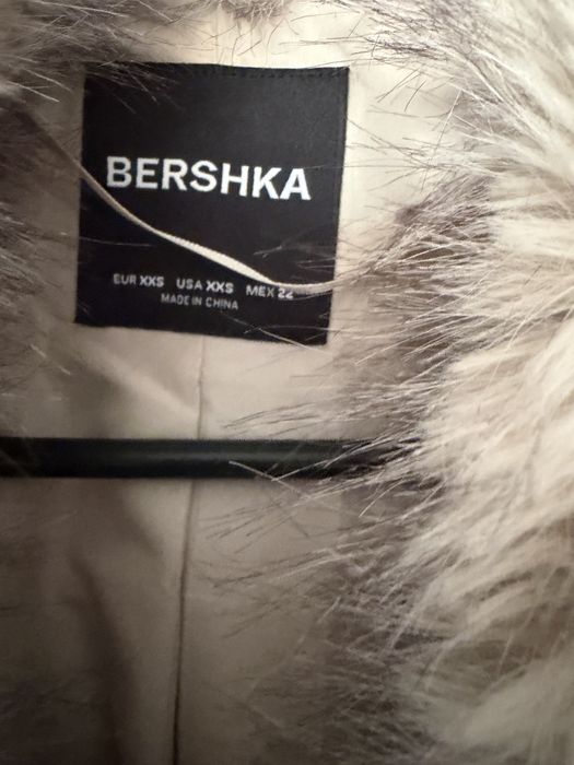 Яке с косъм Bershka