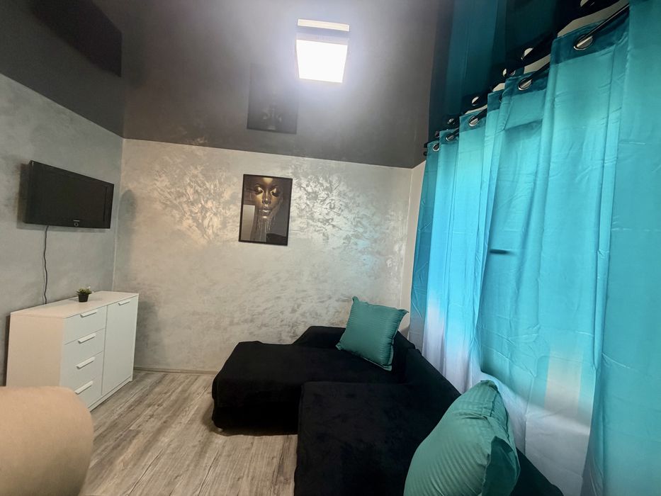 Garsoniera cu baie proprie, etaj 3 din 4, mobilata si utilata