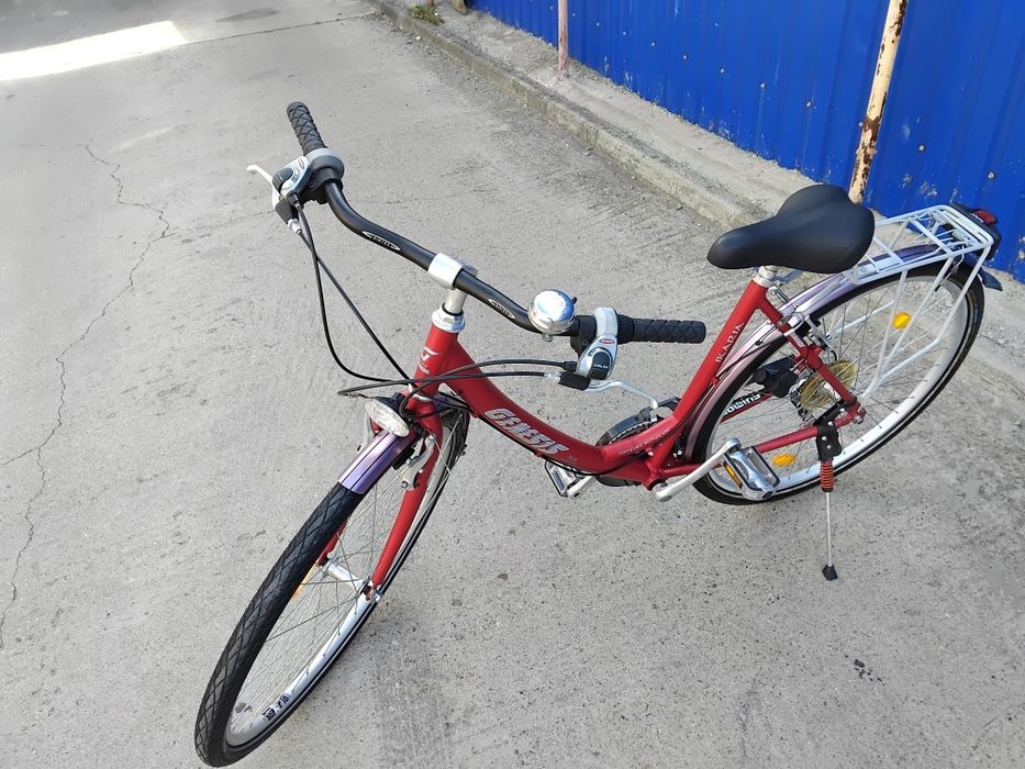 Vând bicicleta din aluminiu pentru damă