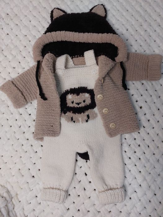Вязаный костюмчик