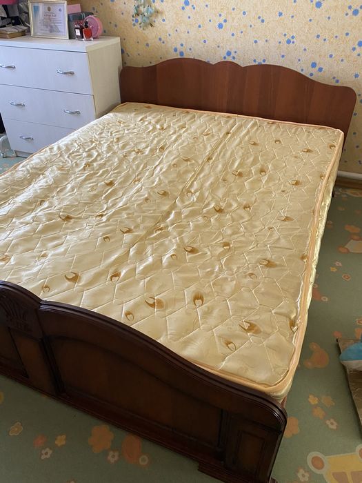 Кровать для спальни