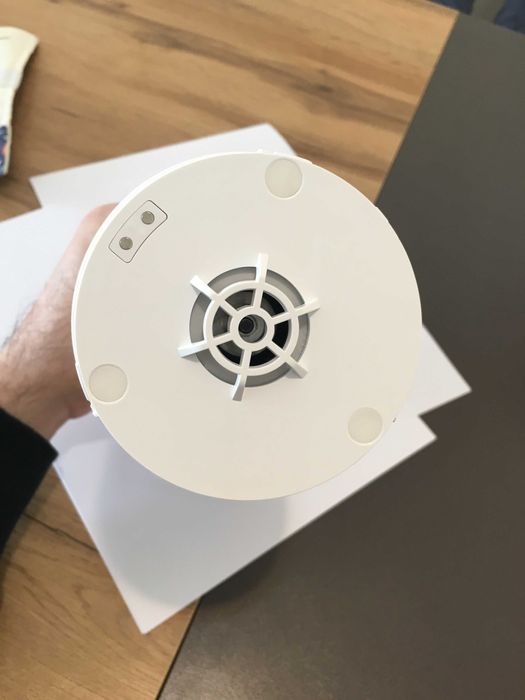 Вертикална, безжична прахосмукачка Xiaomi Mi Vacuum Cleaner Light.