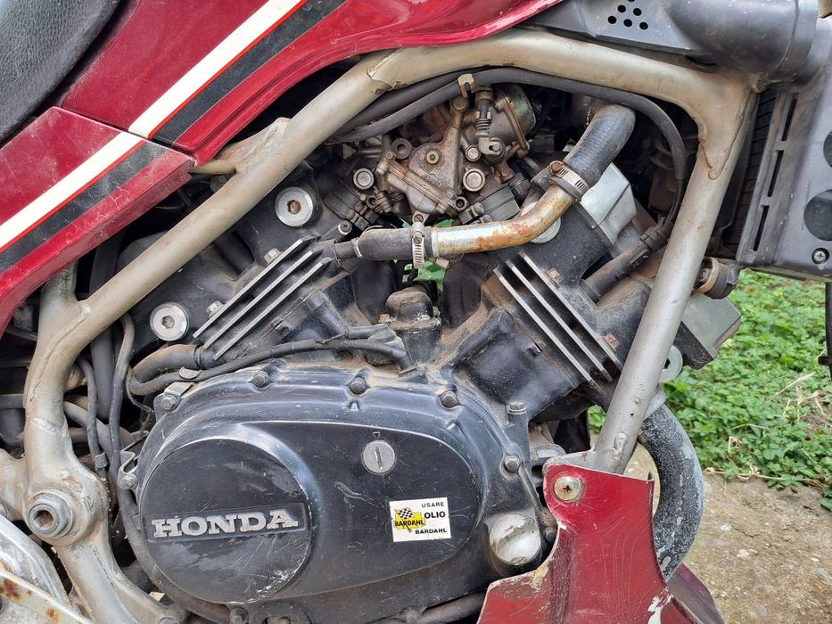 Хонда VF400 цял или на части