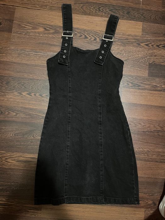 Salopeta blugi neagră marimea S dar se potriveste mai bine la xs/xss