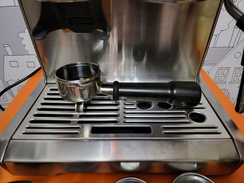 Кафемашина за еспресо  SAGE Barista Express с кафемелачка и аксесоари