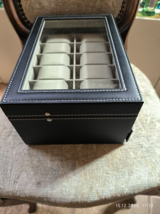 Кутия за 12 часовника и бижута