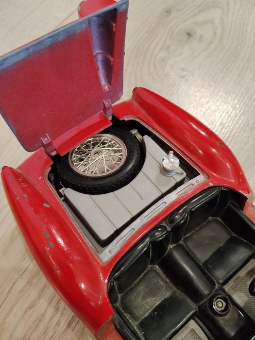 Ferrari 250 Testa Rossa (1957) Burago 1:18
