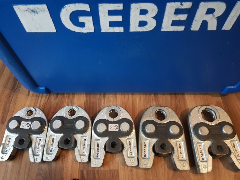 Presă de sertizat Geberit ACO 203plus